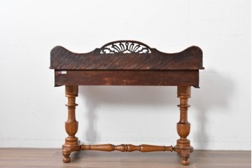 イギリスアンティーク　バーチ材　透かし彫りが優雅なコンソールテーブル　(R-086046)