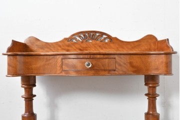 イギリスアンティーク　バーチ材　透かし彫りが優雅なコンソールテーブル　(R-086046)