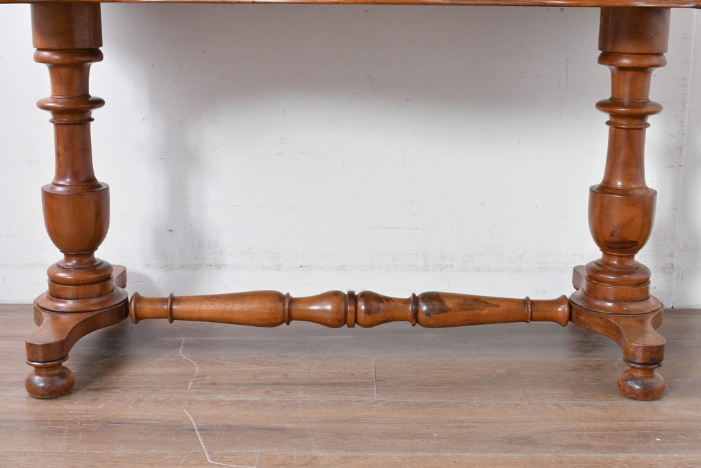 イギリスアンティーク　バーチ材　透かし彫りが優雅なコンソールテーブル　(R-086046)