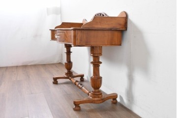 イギリスアンティーク　バーチ材　透かし彫りが優雅なコンソールテーブル　(R-086046)