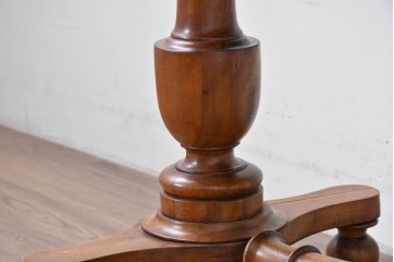 イギリスアンティーク　バーチ材　透かし彫りが優雅なコンソールテーブル　(R-086046)