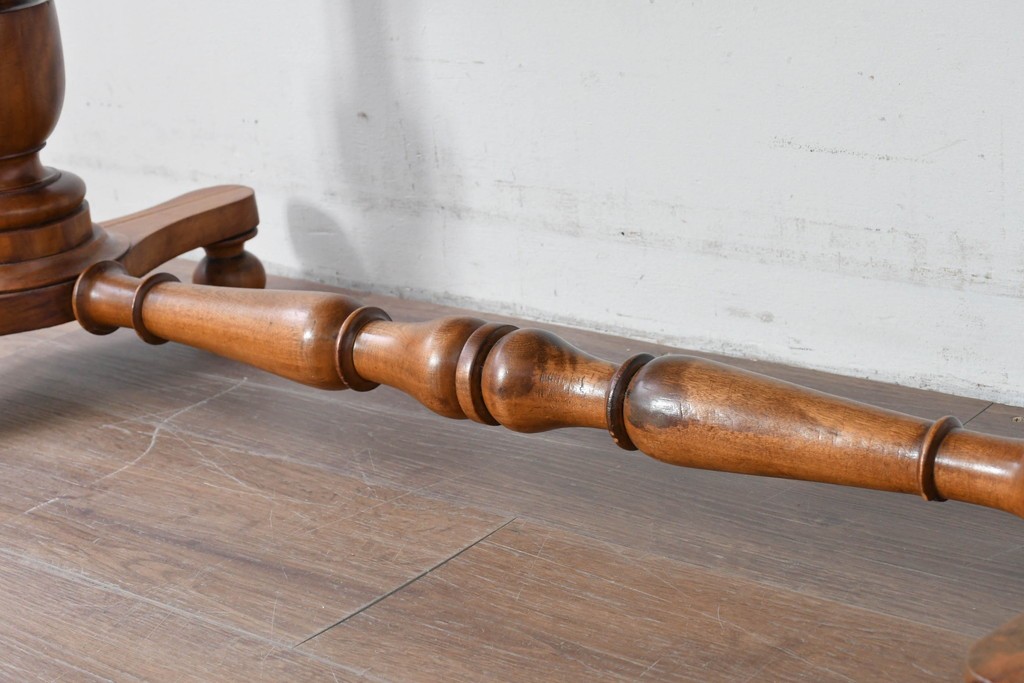 イギリスアンティーク　バーチ材　透かし彫りが優雅なコンソールテーブル　(R-086046)