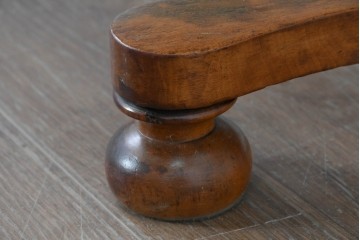 イギリスアンティーク　バーチ材　透かし彫りが優雅なコンソールテーブル　(R-086046)