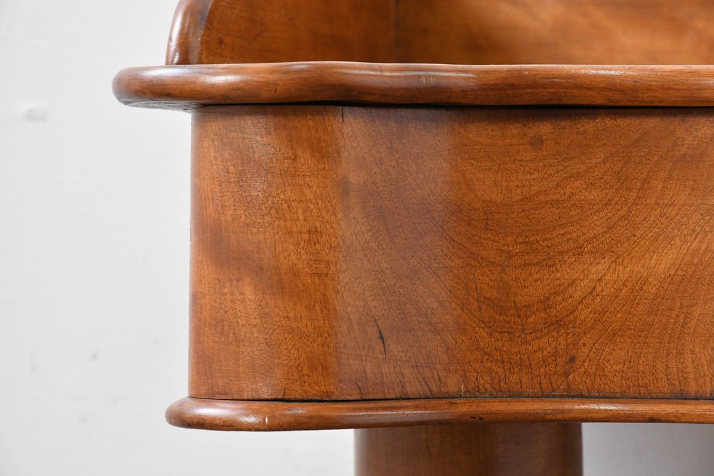 イギリスアンティーク　バーチ材　透かし彫りが優雅なコンソールテーブル　(R-086046)