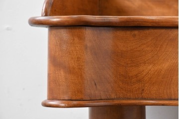 イギリスアンティーク　バーチ材　透かし彫りが優雅なコンソールテーブル　(R-086046)