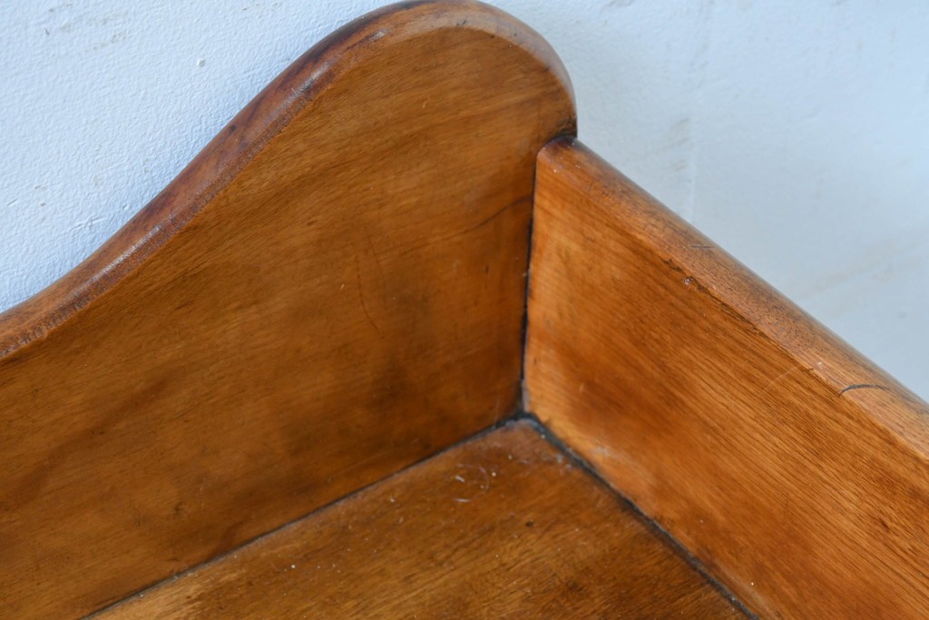 イギリスアンティーク　バーチ材　透かし彫りが優雅なコンソールテーブル　(R-086046)