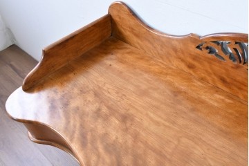 イギリスアンティーク　バーチ材　透かし彫りが優雅なコンソールテーブル　(R-086046)