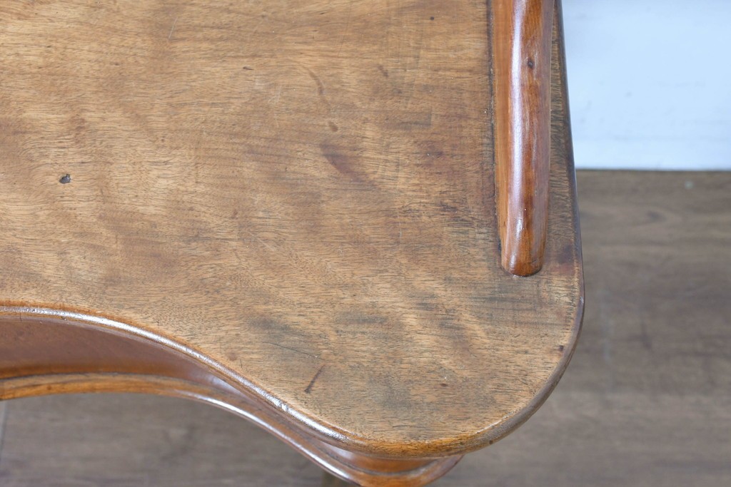 イギリスアンティーク　バーチ材　透かし彫りが優雅なコンソールテーブル　(R-086046)