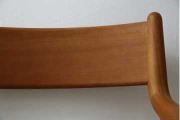 中古　美品　宮崎椅子製作所　村澤一晃デザイン　本革　チェリー材を使用したなめらかな曲線フレームのPePe(ペペ)アームチェア2脚　セット定価約20万6千円　(R-086047)