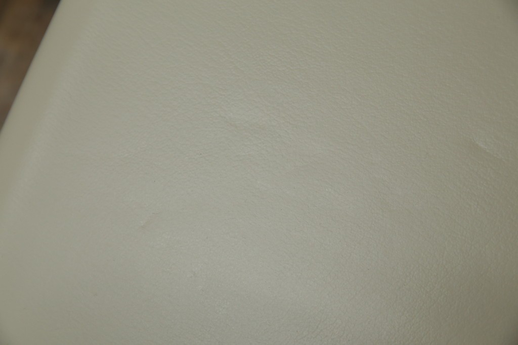 中古　美品　宮崎椅子製作所　村澤一晃デザイン　本革　チェリー材を使用したなめらかな曲線フレームのPePe(ペペ)アームチェア2脚　セット定価約20万6千円　(R-086047)