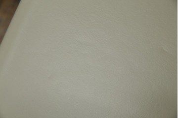 中古　美品　宮崎椅子製作所　村澤一晃デザイン　本革　チェリー材を使用したなめらかな曲線フレームのPePe(ペペ)アームチェア2脚　セット定価約20万6千円　(R-086047)