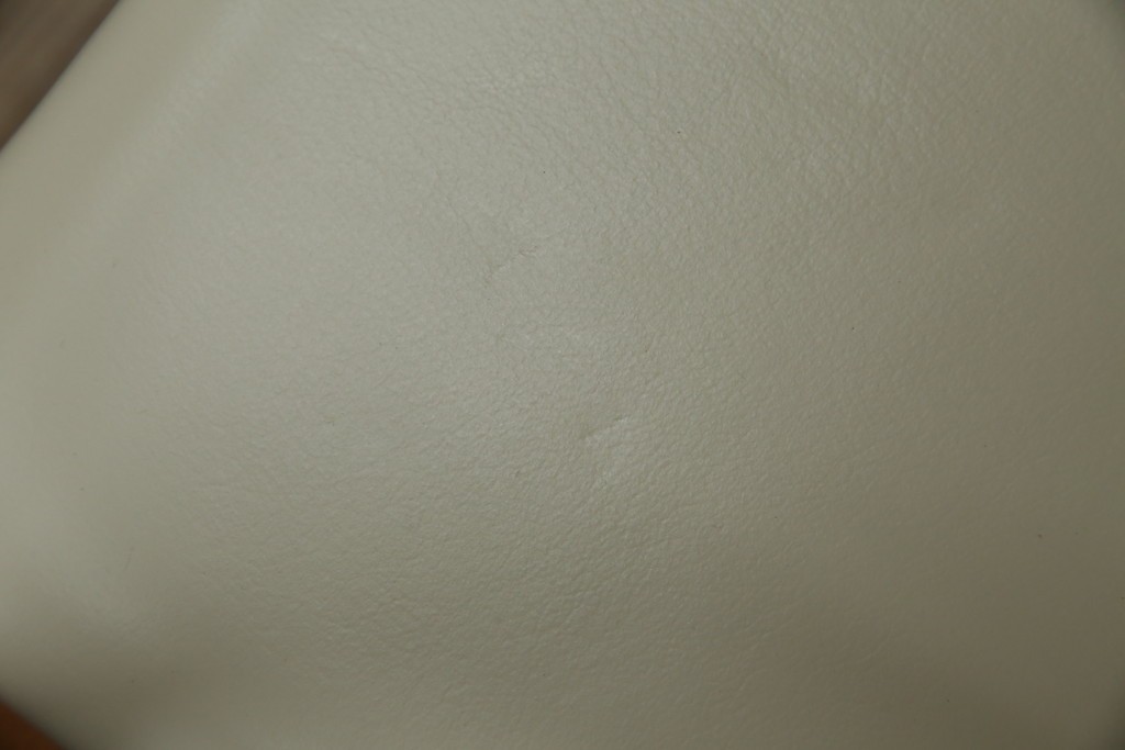 中古　美品　宮崎椅子製作所　村澤一晃デザイン　本革　チェリー材を使用したなめらかな曲線フレームのPePe(ペペ)アームチェア2脚　セット定価約20万6千円　(R-086047)