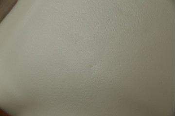 中古　美品　宮崎椅子製作所　村澤一晃デザイン　本革　チェリー材を使用したなめらかな曲線フレームのPePe(ペペ)アームチェア2脚　セット定価約20万6千円　(R-086047)