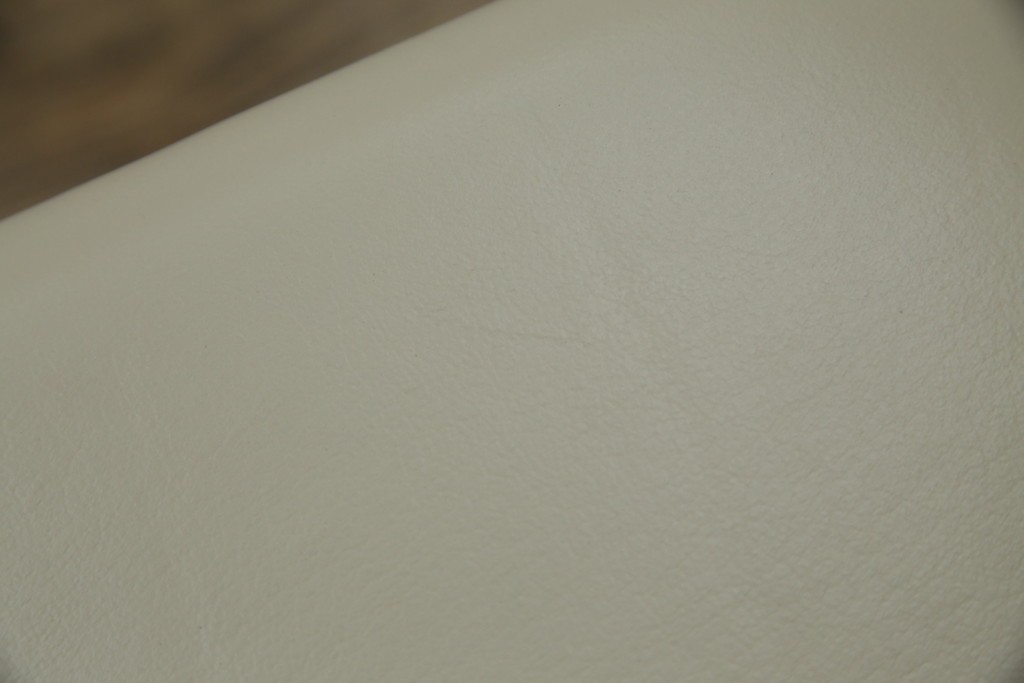 中古　美品　宮崎椅子製作所　村澤一晃デザイン　本革　チェリー材を使用したなめらかな曲線フレームのPePe(ペペ)アームチェア2脚　セット定価約20万6千円　(R-086047)