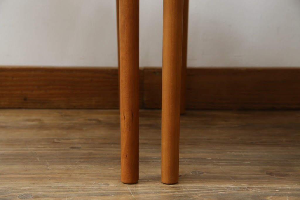 中古　美品　宮崎椅子製作所　村澤一晃デザイン　本革　チェリー材を使用したなめらかな曲線フレームのPePe(ペペ)アームチェア2脚　セット定価約20万6千円　(R-086047)