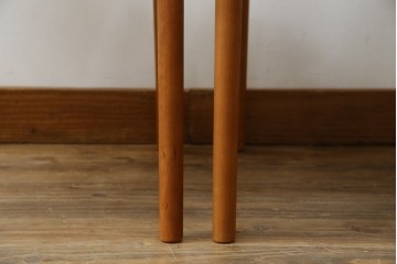 中古　美品　宮崎椅子製作所　村澤一晃デザイン　本革　チェリー材を使用したなめらかな曲線フレームのPePe(ペペ)アームチェア2脚　セット定価約20万6千円　(R-086047)