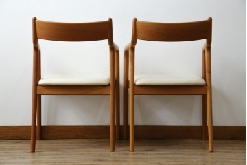 中古　美品　宮崎椅子製作所　村澤一晃デザイン　本革　チェリー材を使用したなめらかな曲線フレームのPePe(ペペ)アームチェア2脚　セット定価約20万6千円　(R-086047)