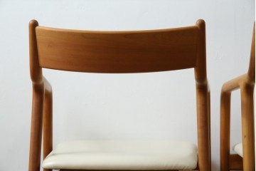 中古　美品　宮崎椅子製作所　村澤一晃デザイン　本革　チェリー材を使用したなめらかな曲線フレームのPePe(ペペ)アームチェア2脚　セット定価約20万6千円　(R-086047)