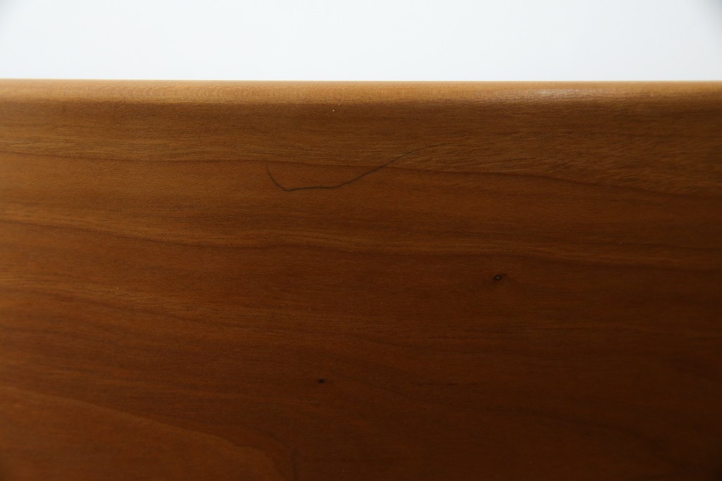 中古　美品　宮崎椅子製作所　村澤一晃デザイン　本革　チェリー材を使用したなめらかな曲線フレームのPePe(ペペ)アームチェア2脚　セット定価約20万6千円　(R-086047)