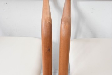 中古　美品　宮崎椅子製作所　村澤一晃デザイン　本革　チェリー材を使用したなめらかな曲線フレームのPePe(ペペ)アームチェア2脚セット　定価(2脚合計)約20万6千円　(R-086047)