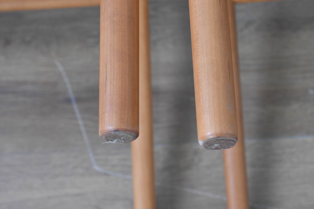 中古　美品　宮崎椅子製作所　村澤一晃デザイン　本革　チェリー材を使用したなめらかな曲線フレームのPePe(ペペ)アームチェア2脚セット　定価(2脚合計)約20万6千円　(R-086047)