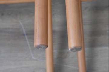 中古　美品　宮崎椅子製作所　村澤一晃デザイン　本革　チェリー材を使用したなめらかな曲線フレームのPePe(ペペ)アームチェア2脚セット　定価(2脚合計)約20万6千円　(R-086047)