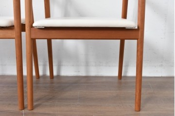 中古　美品　宮崎椅子製作所　村澤一晃デザイン　本革　チェリー材を使用したなめらかな曲線フレームのPePe(ペペ)アームチェア2脚セット　定価(2脚合計)約20万6千円　(R-086047)