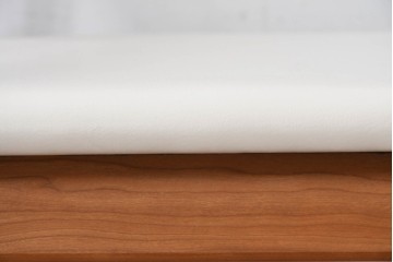 中古　美品　宮崎椅子製作所　村澤一晃デザイン　本革　チェリー材を使用したなめらかな曲線フレームのPePe(ペペ)アームチェア2脚セット　定価(2脚合計)約20万6千円　(R-086047)