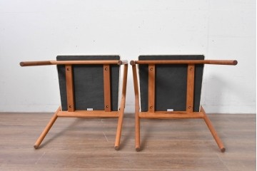 中古　美品　宮崎椅子製作所　村澤一晃デザイン　本革　チェリー材を使用したなめらかな曲線フレームのPePe(ペペ)アームチェア2脚セット　定価(2脚合計)約20万6千円　(R-086047)