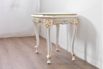 中古　高級輸入家具　ロココ調の装飾が可愛らしいガラス天板付きのローテーブル　(R-086048)