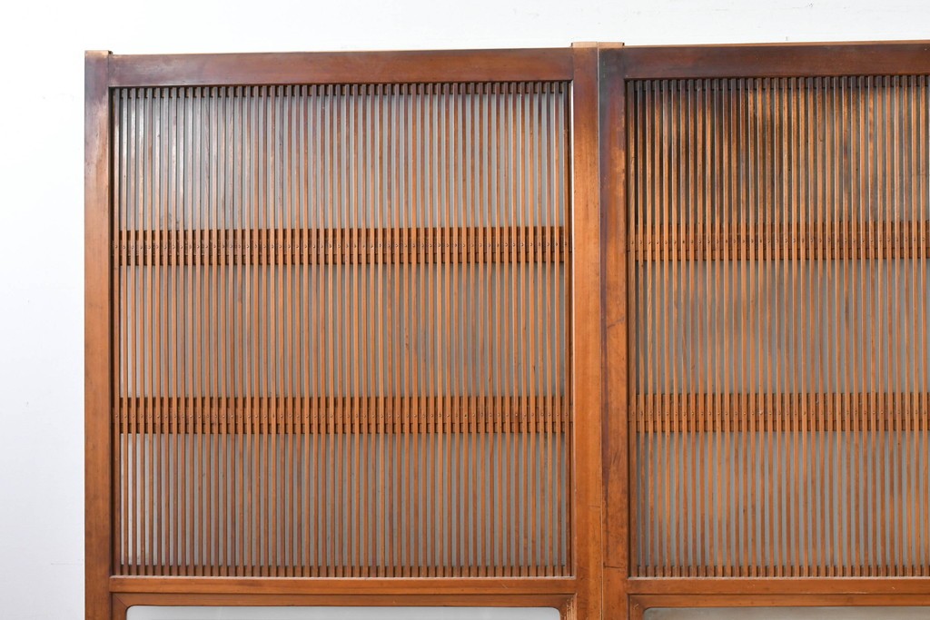 アンティーク建具　昭和初期　腰板欅(ケヤキ)材　裏ガラス付き　細やかな縦格子が美しい格子戸3枚セット　(R-086049)