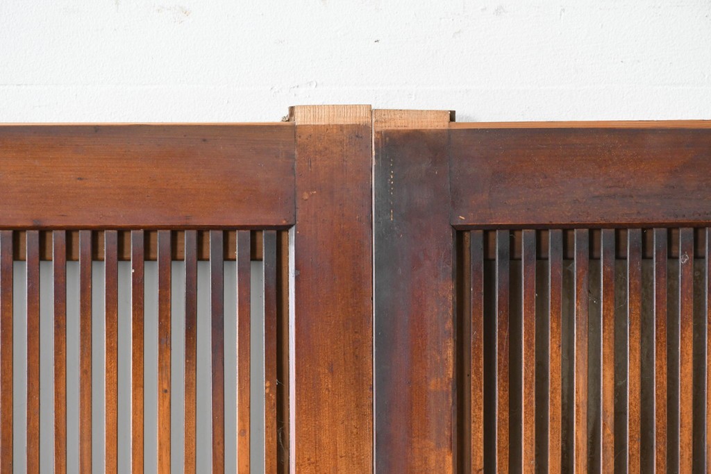 アンティーク建具　昭和初期　腰板欅(ケヤキ)材　裏ガラス付き　細やかな縦格子が美しい格子戸3枚セット　(R-086049)