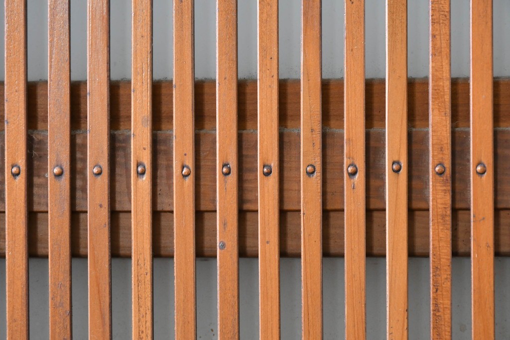 アンティーク建具　昭和初期　腰板欅(ケヤキ)材　裏ガラス付き　細やかな縦格子が美しい格子戸3枚セット　(R-086049)