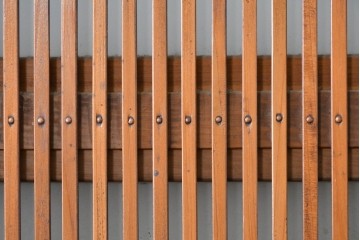 アンティーク建具　昭和初期　腰板欅(ケヤキ)材　裏ガラス付き　細やかな縦格子が美しい格子戸3枚セット　(R-086049)