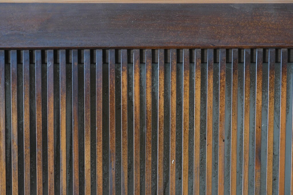 アンティーク建具　昭和初期　腰板欅(ケヤキ)材　裏ガラス付き　細やかな縦格子が美しい格子戸3枚セット　(R-086049)