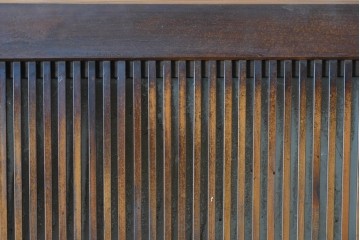 アンティーク建具　昭和初期　腰板欅(ケヤキ)材　裏ガラス付き　細やかな縦格子が美しい格子戸3枚セット　(R-086049)