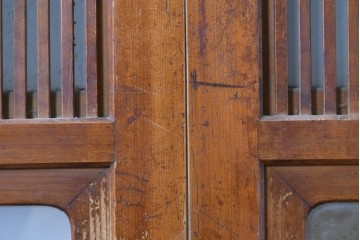 アンティーク建具　昭和初期　腰板欅(ケヤキ)材　裏ガラス付き　細やかな縦格子が美しい格子戸3枚セット　(R-086049)