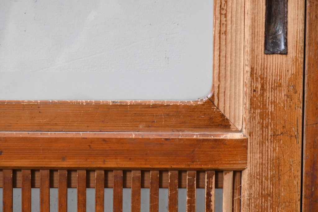 アンティーク建具　昭和初期　腰板欅(ケヤキ)材　裏ガラス付き　細やかな縦格子が美しい格子戸3枚セット　(R-086049)