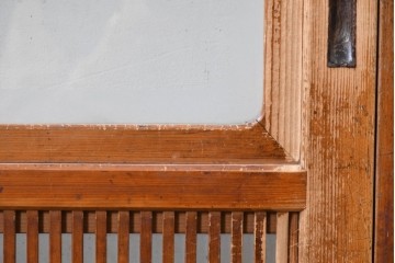 アンティーク建具　昭和初期　腰板欅(ケヤキ)材　裏ガラス付き　細やかな縦格子が美しい格子戸3枚セット　(R-086049)