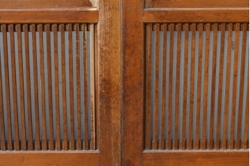 アンティーク建具　昭和初期　腰板欅(ケヤキ)材　裏ガラス付き　細やかな縦格子が美しい格子戸3枚セット　(R-086049)