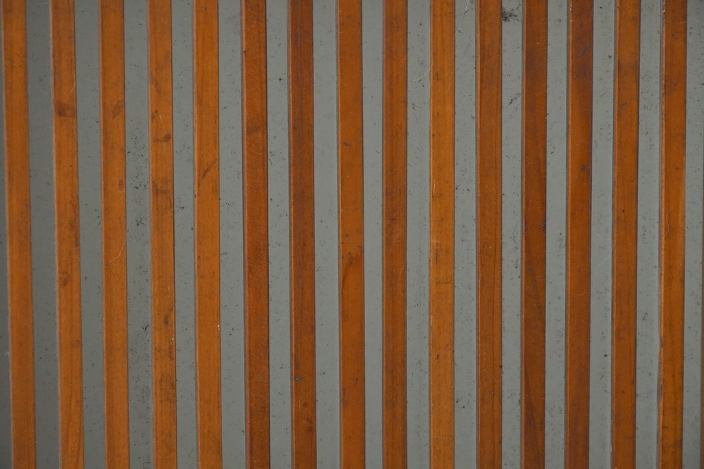 アンティーク建具　昭和初期　腰板欅(ケヤキ)材　裏ガラス付き　細やかな縦格子が美しい格子戸3枚セット　(R-086049)