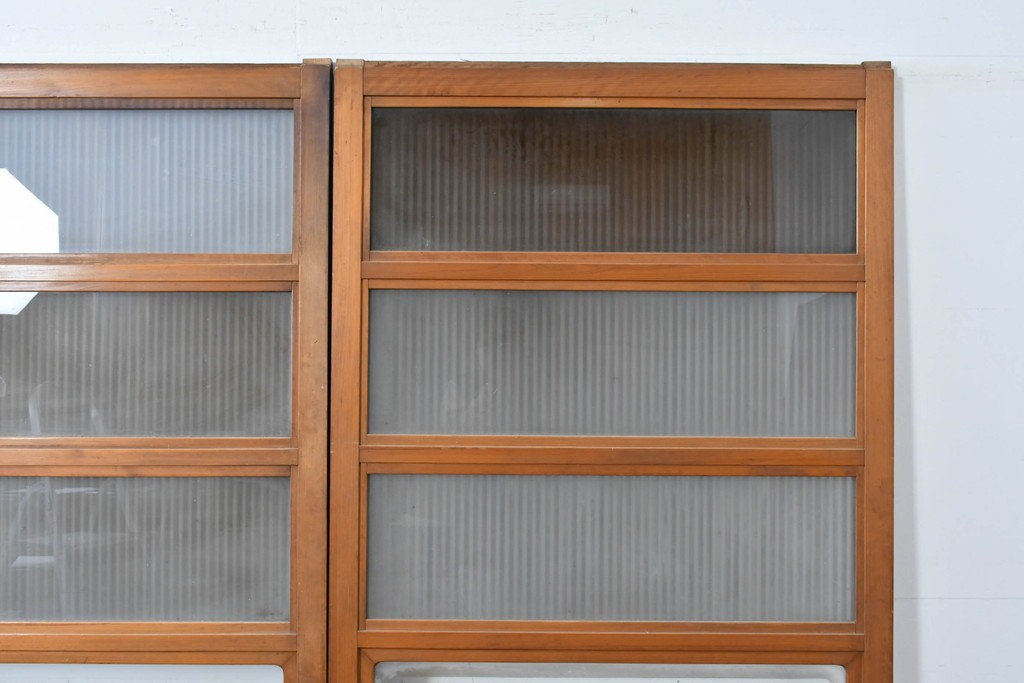 アンティーク建具　昭和初期　腰板欅(ケヤキ)材　裏ガラス付き　細やかな縦格子が美しい格子戸3枚セット　(R-086049)