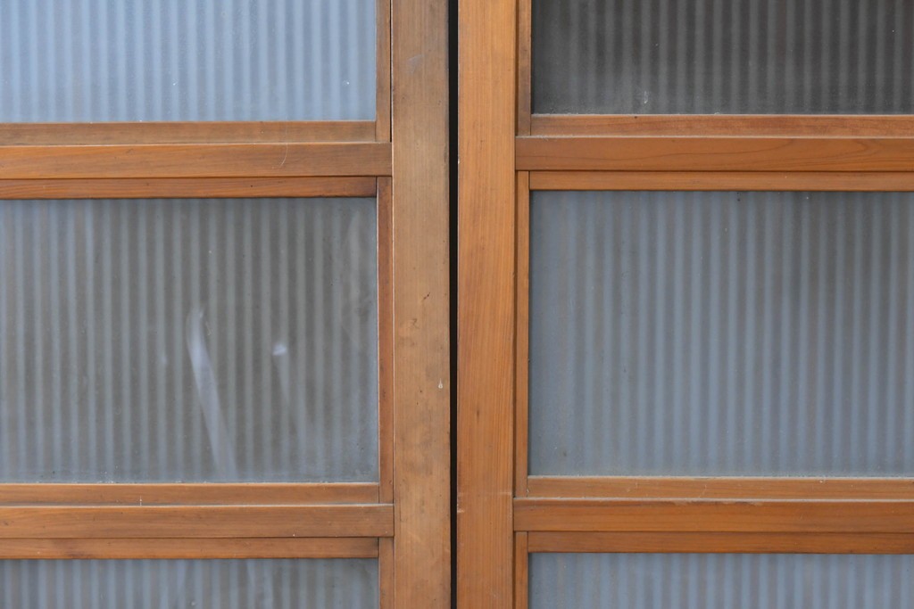 アンティーク建具　昭和初期　腰板欅(ケヤキ)材　裏ガラス付き　細やかな縦格子が美しい格子戸3枚セット　(R-086049)