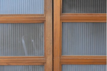 アンティーク建具　昭和初期　腰板欅(ケヤキ)材　裏ガラス付き　細やかな縦格子が美しい格子戸3枚セット　(R-086049)