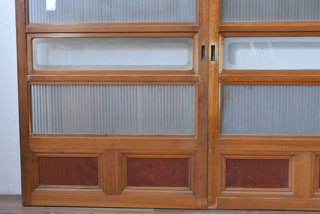 アンティーク建具　昭和初期　腰板欅(ケヤキ)材　裏ガラス付き　細やかな縦格子が美しい格子戸3枚セット　(R-086049)