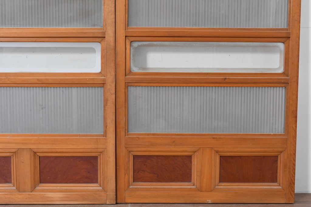 アンティーク建具　昭和初期　腰板欅(ケヤキ)材　裏ガラス付き　細やかな縦格子が美しい格子戸3枚セット　(R-086049)