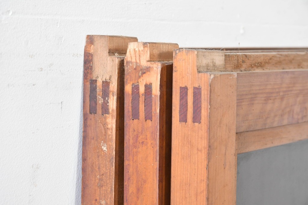 アンティーク建具　昭和初期　腰板欅(ケヤキ)材　裏ガラス付き　細やかな縦格子が美しい格子戸3枚セット　(R-086049)