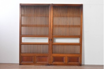アンティーク建具　昭和初期　腰板欅(ケヤキ)材　裏ガラス付き　細やかな縦格子が美しい格子戸2枚セット　(R-086050)
