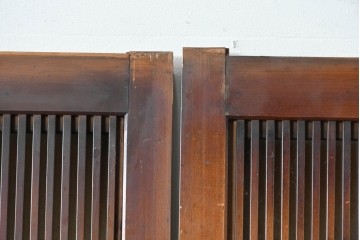 アンティーク建具　昭和初期　腰板欅(ケヤキ)材　裏ガラス付き　細やかな縦格子が美しい格子戸2枚セット　(R-086050)