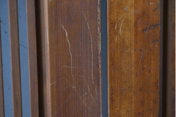 アンティーク建具　昭和初期　腰板欅(ケヤキ)材　裏ガラス付き　細やかな縦格子が美しい格子戸2枚セット　(R-086050)